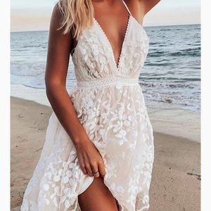 New lace white dress
